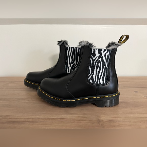 Dr. Martens Shoes Nwot Dr Martens Womens Chelsea Leather Faux Fur